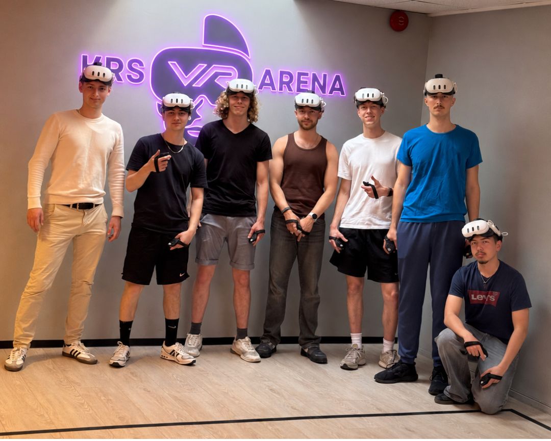 Vennegjeng med VR-briller klare for spill